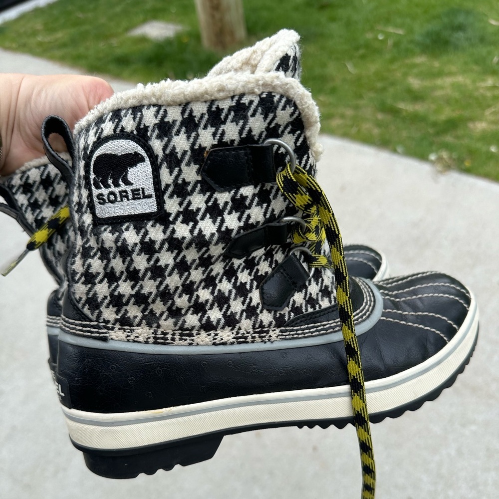 Sorel size nine waterproof boots